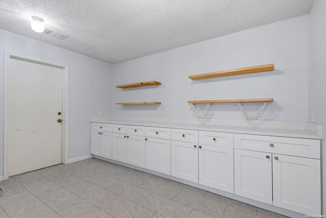 6318 Regency Wood, San Antonio, TX 78249