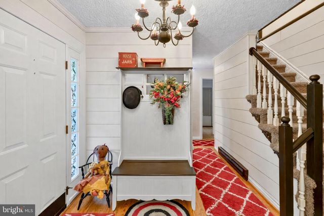 236 KUMP DR, Gore, VA 22637