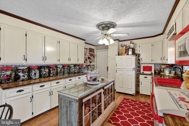 236 KUMP DR, Gore, VA 22637