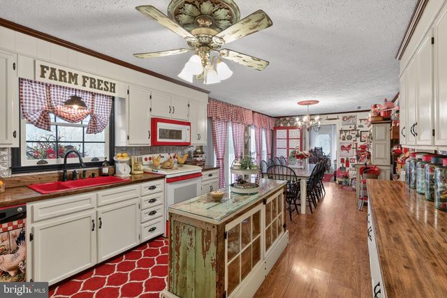 236 KUMP DR, Gore, VA 22637