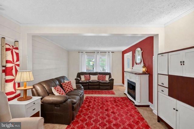 236 KUMP DR, Gore, VA 22637