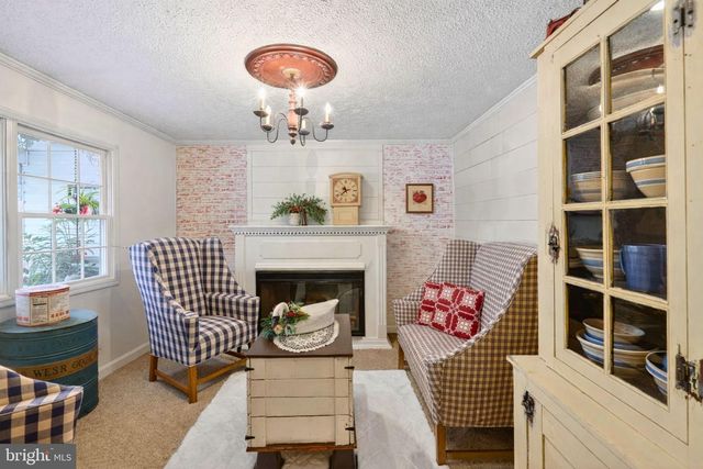 236 KUMP DR, Gore, VA 22637