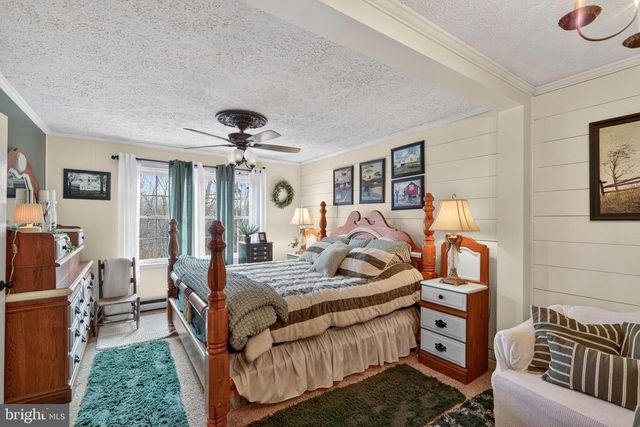 236 KUMP DR, Gore, VA 22637