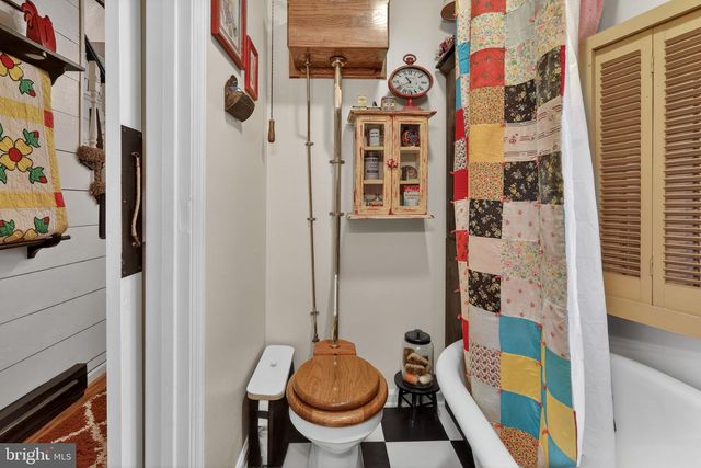 236 KUMP DR, Gore, VA 22637