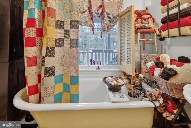 236 KUMP DR, Gore, VA 22637