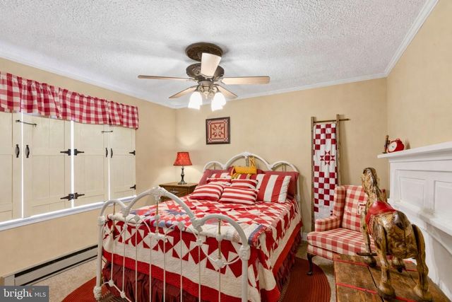 236 KUMP DR, Gore, VA 22637