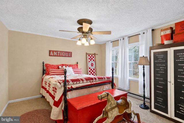 236 KUMP DR, Gore, VA 22637