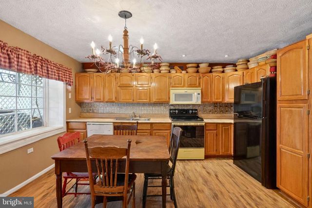 236 KUMP DR, Gore, VA 22637