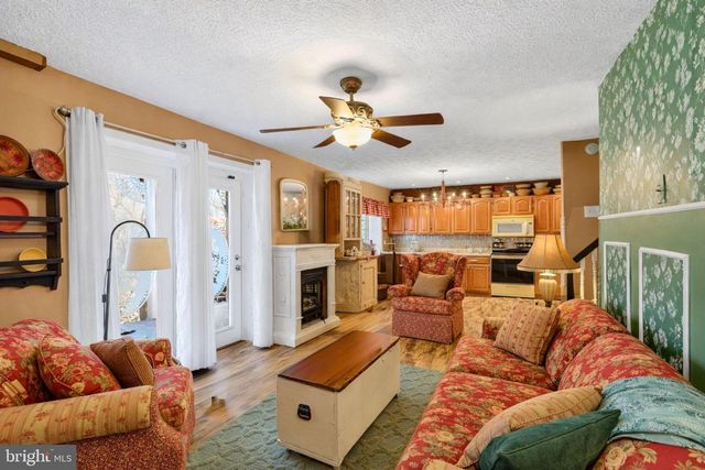 236 KUMP DR, Gore, VA 22637