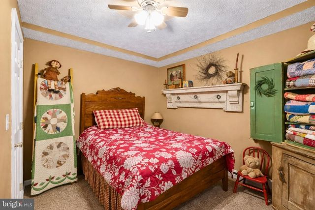 236 KUMP DR, Gore, VA 22637