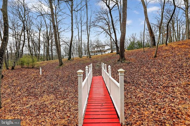 236 KUMP DR, Gore, VA 22637