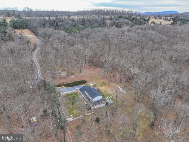 236 KUMP DR, Gore, VA 22637