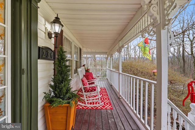 236 KUMP DR, Gore, VA 22637