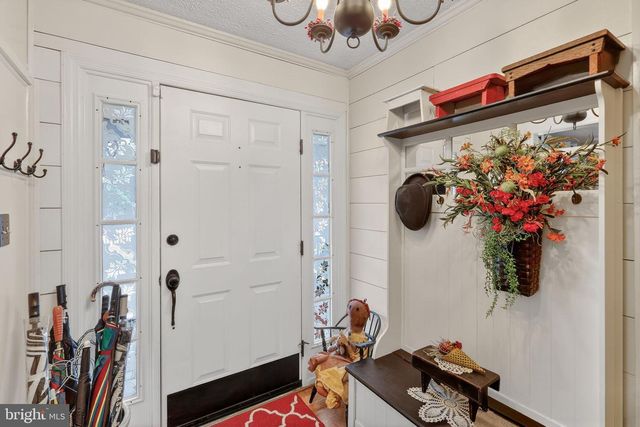 236 KUMP DR, Gore, VA 22637