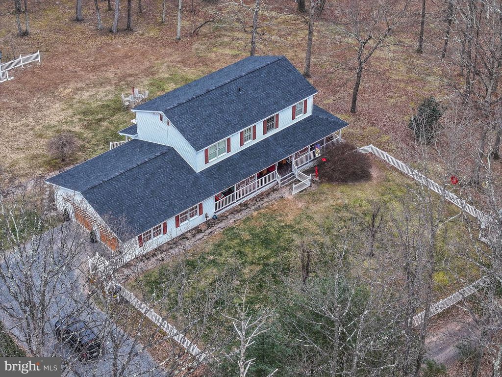 236 KUMP DR, Gore, VA 22637
