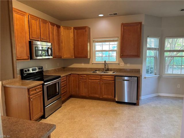 409 Southampton CT, Smithfield, VA 23430