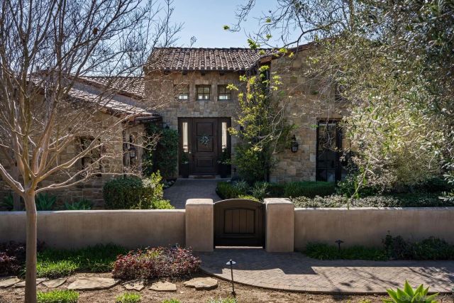 8145 Run of the Knolls, San Diego, CA 92127