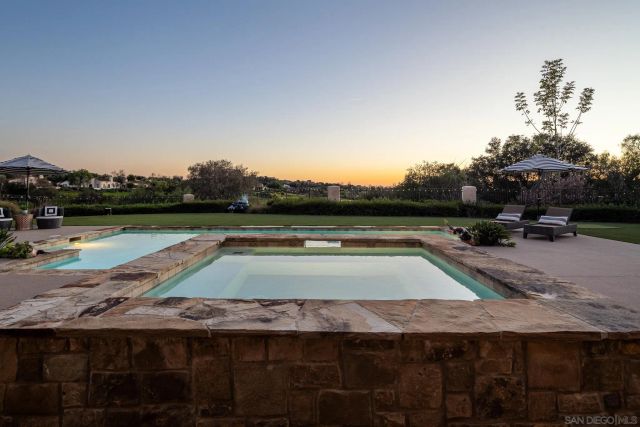 8145 Run of the Knolls, San Diego, CA 92127