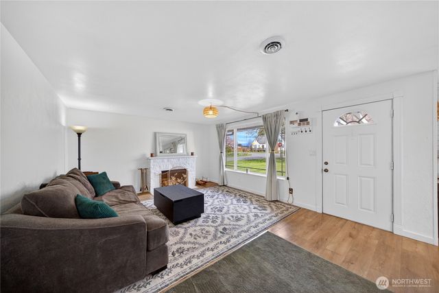 14612 Avon Allen Rd, Mount Vernon, WA 98273