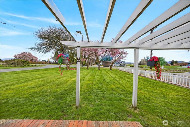 14612 Avon Allen Rd, Mount Vernon, WA 98273