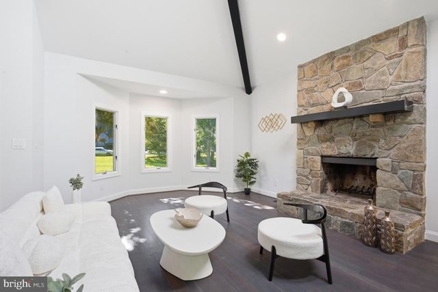 905 FALLS BRIDGE LN, Great Falls, VA 22066