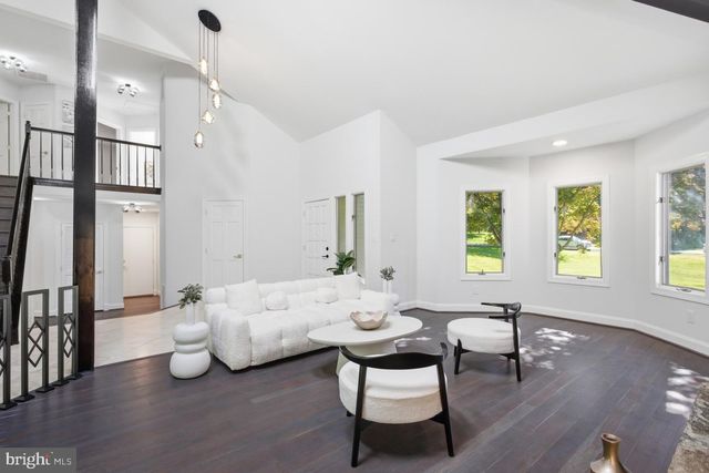 905 FALLS BRIDGE LN, Great Falls, VA 22066