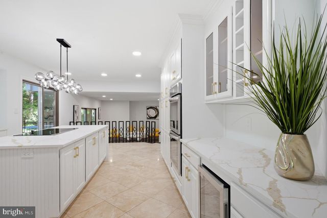905 FALLS BRIDGE LN, Great Falls, VA 22066
