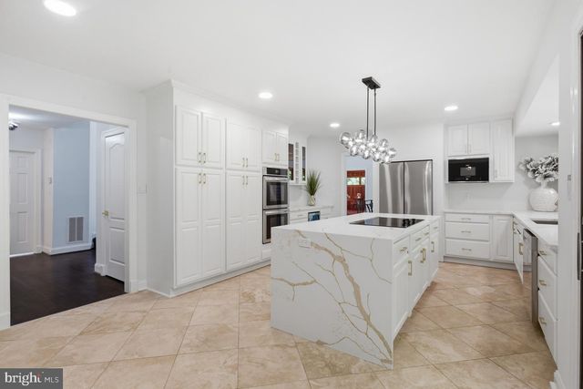 905 FALLS BRIDGE LN, Great Falls, VA 22066
