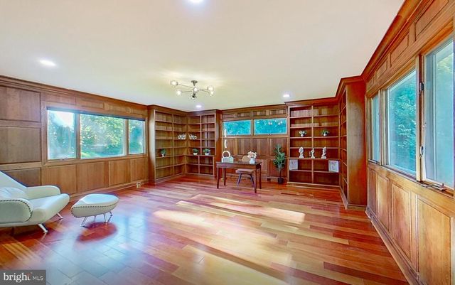 905 FALLS BRIDGE LN, Great Falls, VA 22066