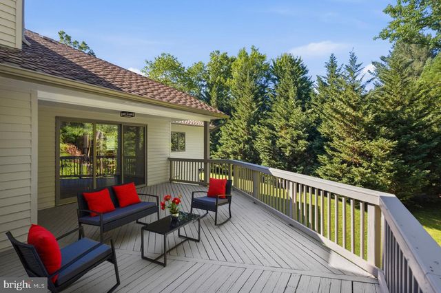 905 FALLS BRIDGE LN, Great Falls, VA 22066
