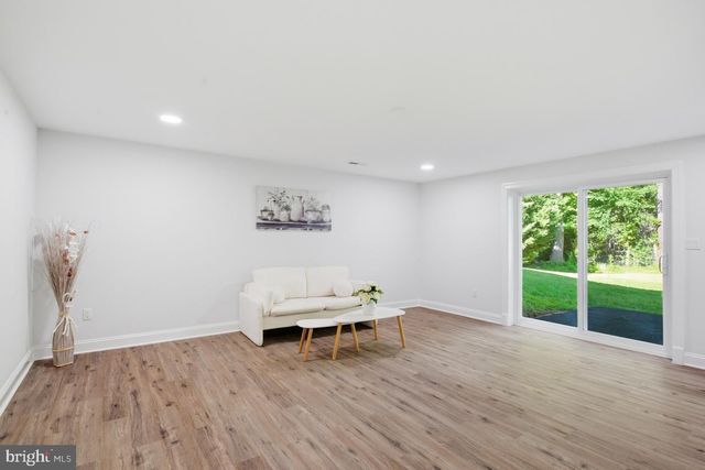 905 FALLS BRIDGE LN, Great Falls, VA 22066