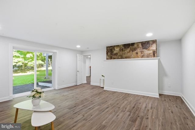 905 FALLS BRIDGE LN, Great Falls, VA 22066