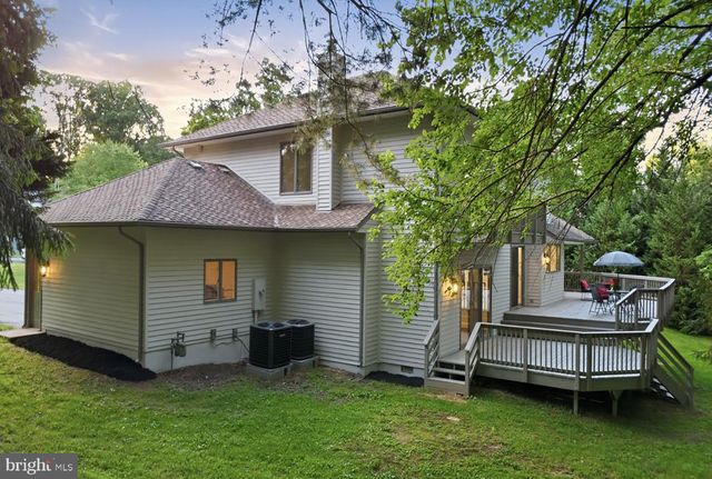 905 FALLS BRIDGE LN, Great Falls, VA 22066