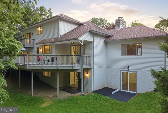 905 FALLS BRIDGE LN, Great Falls, VA 22066