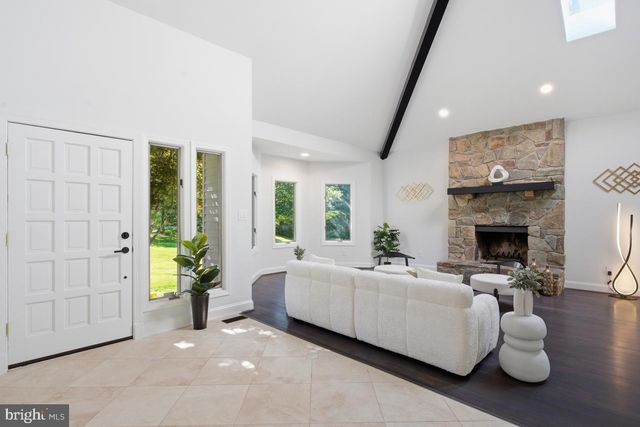 905 FALLS BRIDGE LN, Great Falls, VA 22066