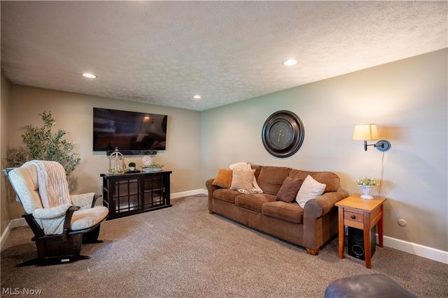 4154 Richmont Street SW, Navarre, OH 44662