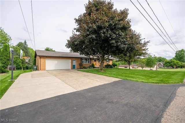 4154 Richmont Street SW, Navarre, OH 44662