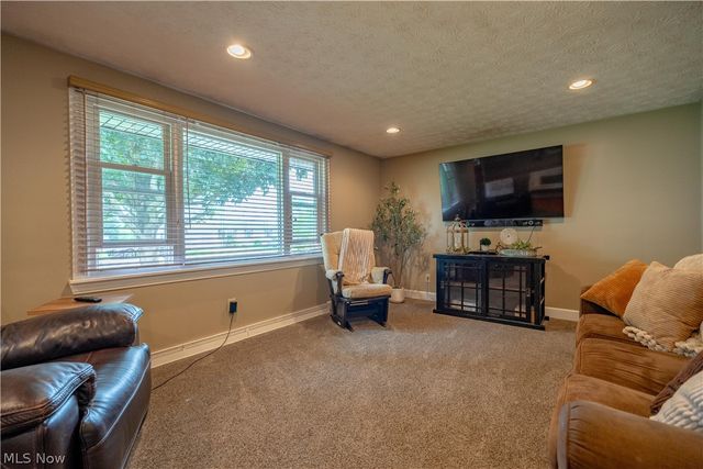 4154 Richmont Street SW, Navarre, OH 44662