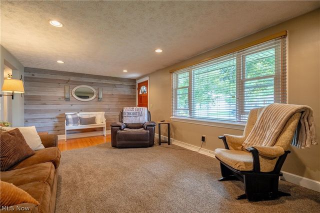 4154 Richmont Street SW, Navarre, OH 44662