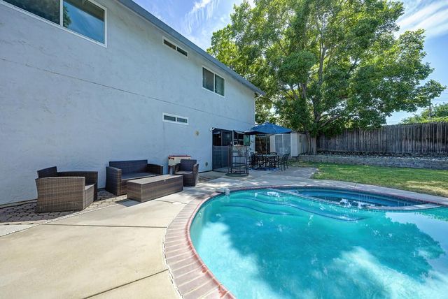 5917 Tupelo Dr, Citrus Heights, CA 95621