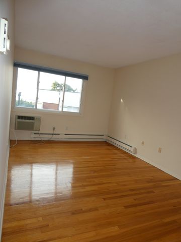 195 West Walk, West Haven, CT 06516