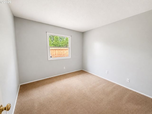14645 Se MILL St, Portland, OR 97233