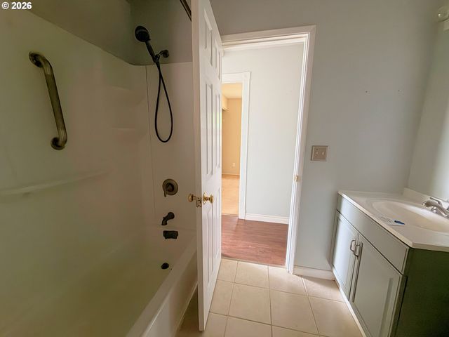 14645 Se MILL St, Portland, OR 97233