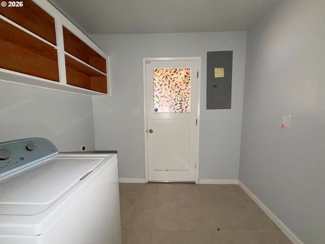 14645 Se MILL St, Portland, OR 97233