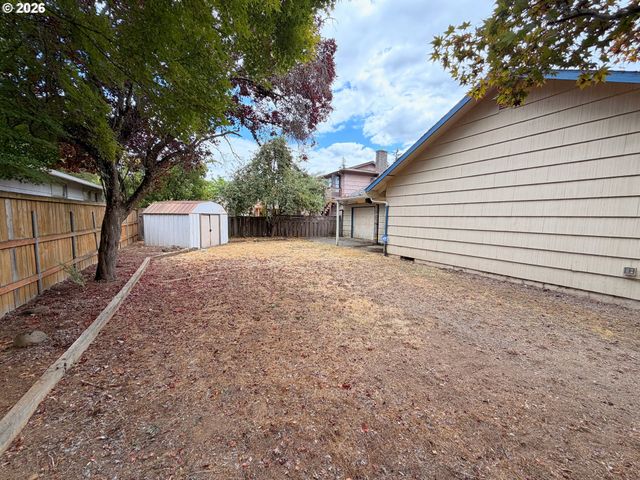 14645 Se MILL St, Portland, OR 97233