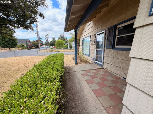 14645 Se MILL St, Portland, OR 97233