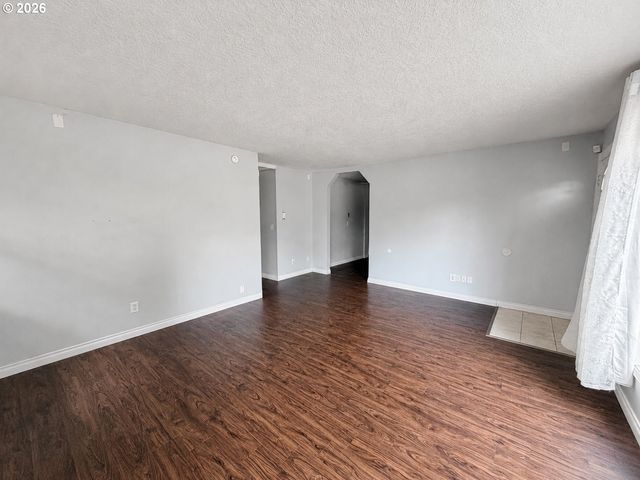 14645 Se MILL St, Portland, OR 97233