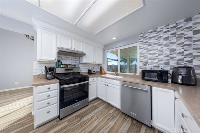 39749 Almansa Court, Murrieta, CA 92562