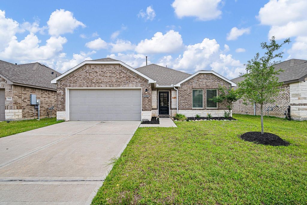 5315 Latigo Court, Alvin, TX 77511