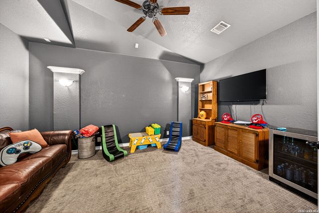 7635 Digges, San Antonio, TX 78254